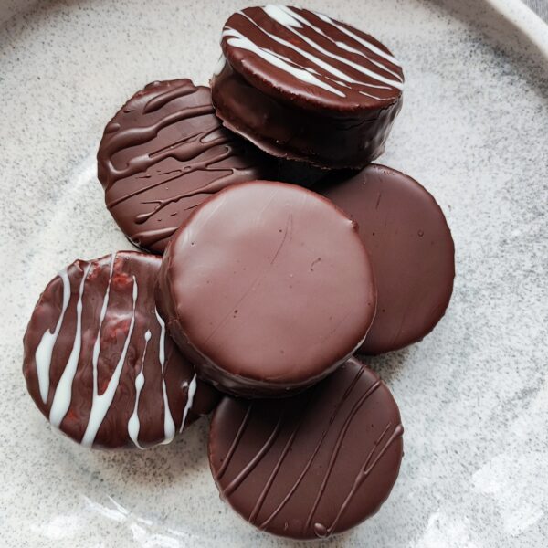 Alfajor de frutilla keto. Apto vegano - Image 3